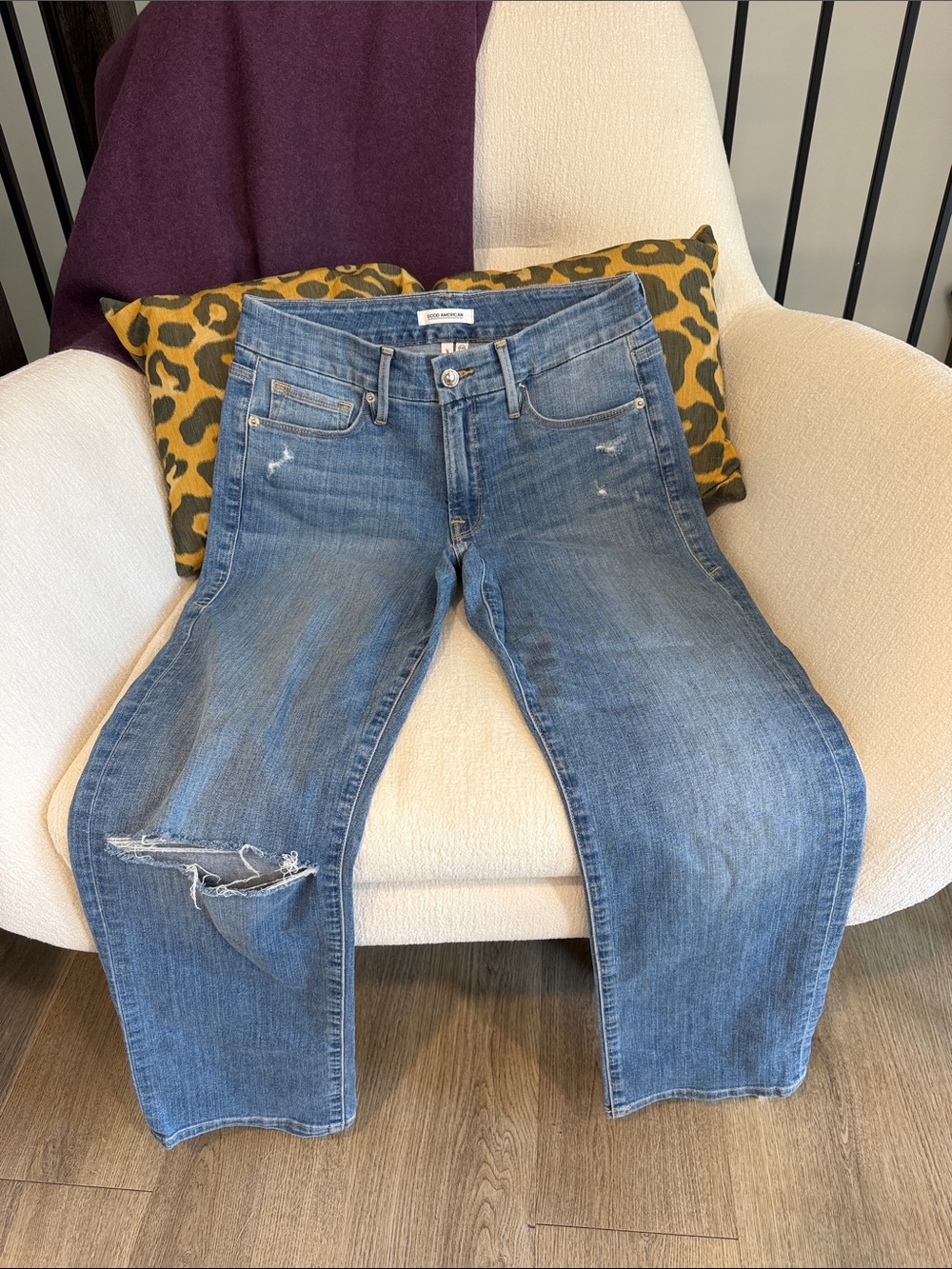 Good American straight leg jeans in medium blue wash